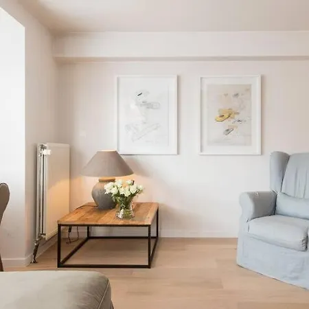 Modern And Cozy Apartment With Sideways Sea-View In Knokke-Duinbergen * كنوك هايست